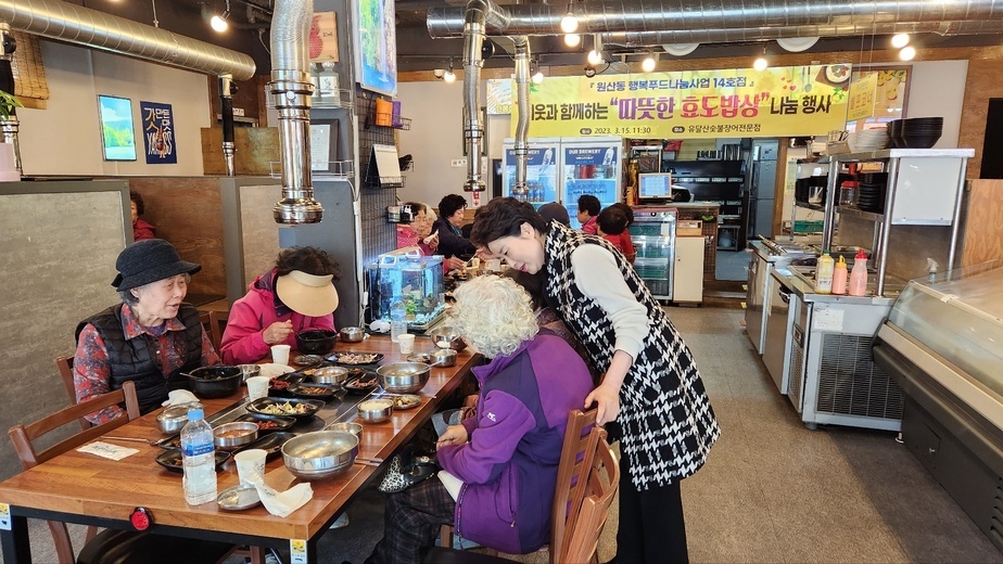 호도밥상 내부1.jpg