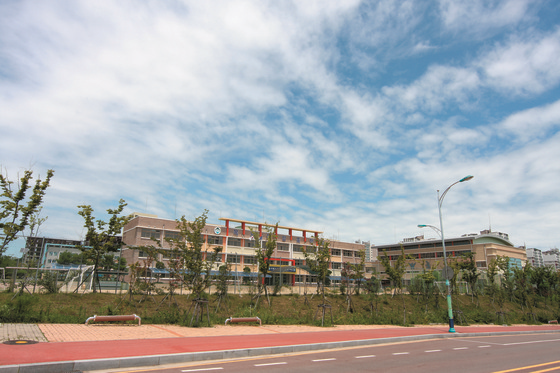 옥암지구내_옥암중학교_(2011년).jpg.png